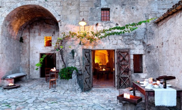 Ξενοδοχείο των σπηλαίων …στην Ιταλία!  *A cave hotel in Italy