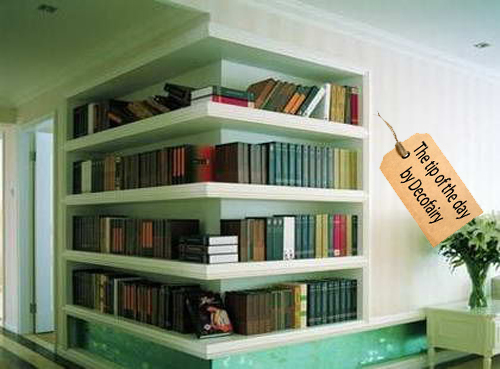 Η βιβλιοθήκη της γωνίας * Τhe bookcase of the angle